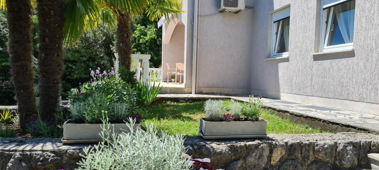 Apartment Garden & Sea Волоско Экстерьер фото